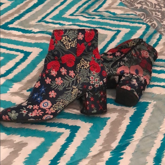 Boots - Picture 3 of 4